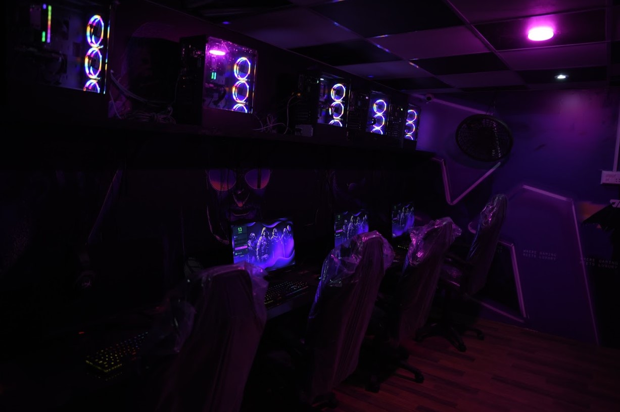 180Hz Asus display gaming setup at Arcadium Standard Room Karachi